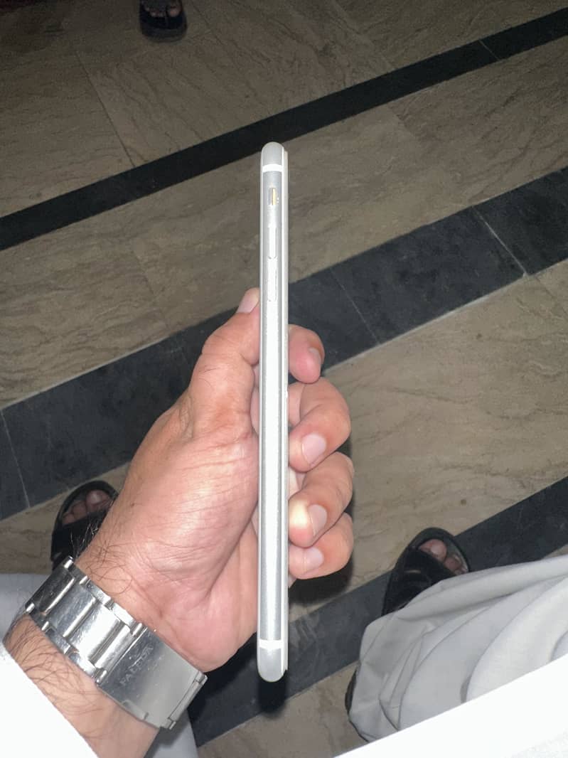 Apple iPhone 8 Plus 4