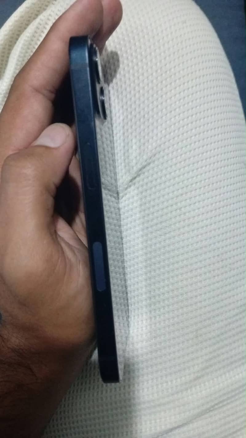 Apple iPhone 13 2