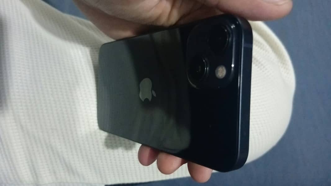 Apple iPhone 13 4