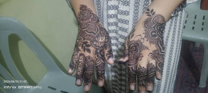 i m mehAndi artist from karangi Karachi .