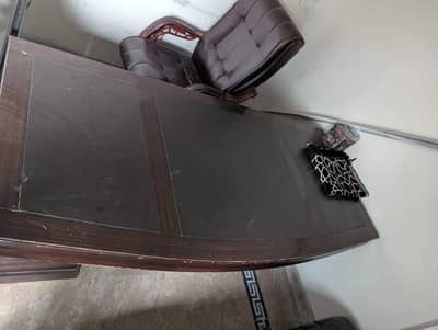 “Executive Office Table with 1 Executive Chairs”