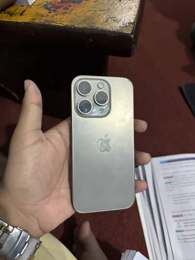 Apple iPhone 15 pro factpry unlocked 256gb (P+E)