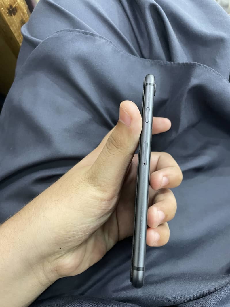 Apple iPhone 8 1