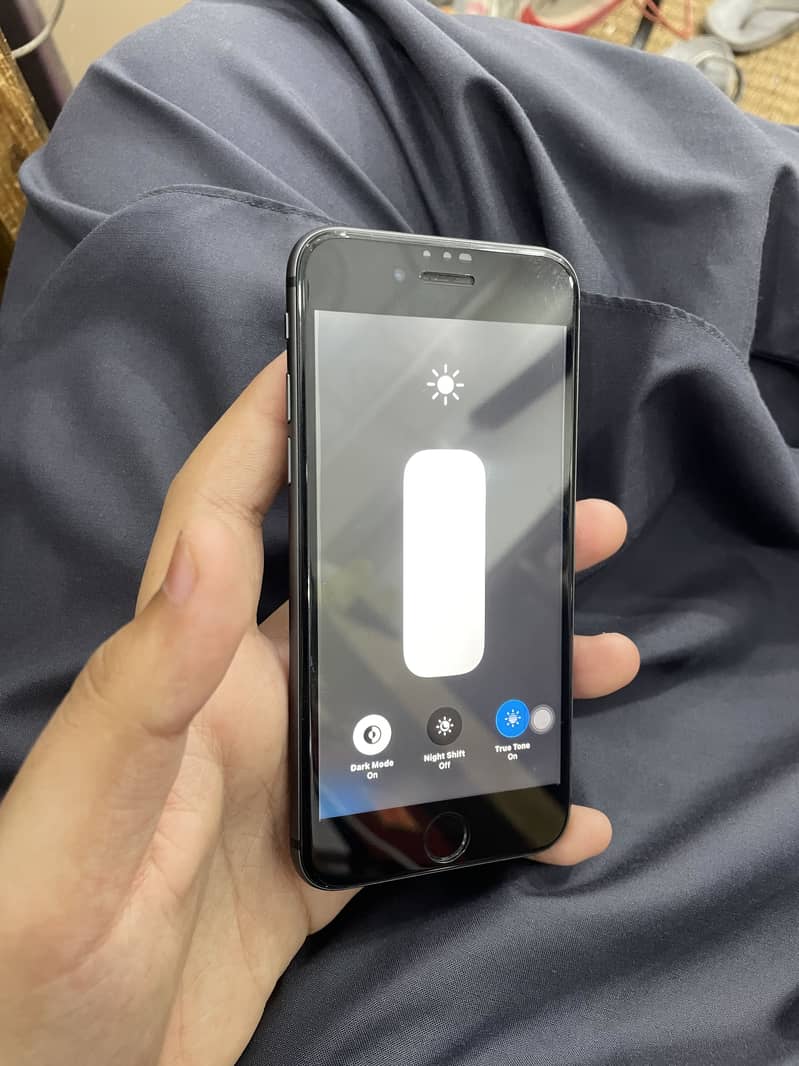 Apple iPhone 8 3