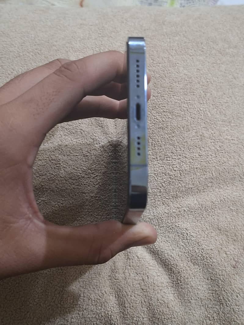 Apple iPhone 13 Pro Max 4