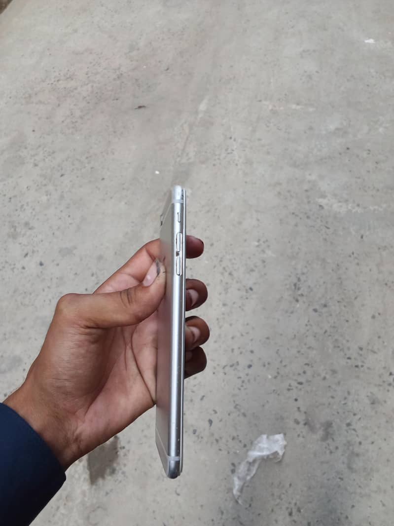 Apple iPhone 6 Plus 0
