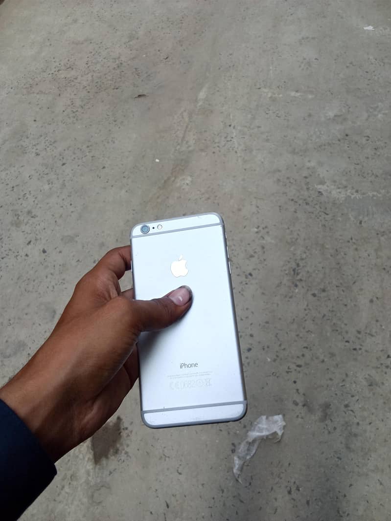 Apple iPhone 6 Plus 1