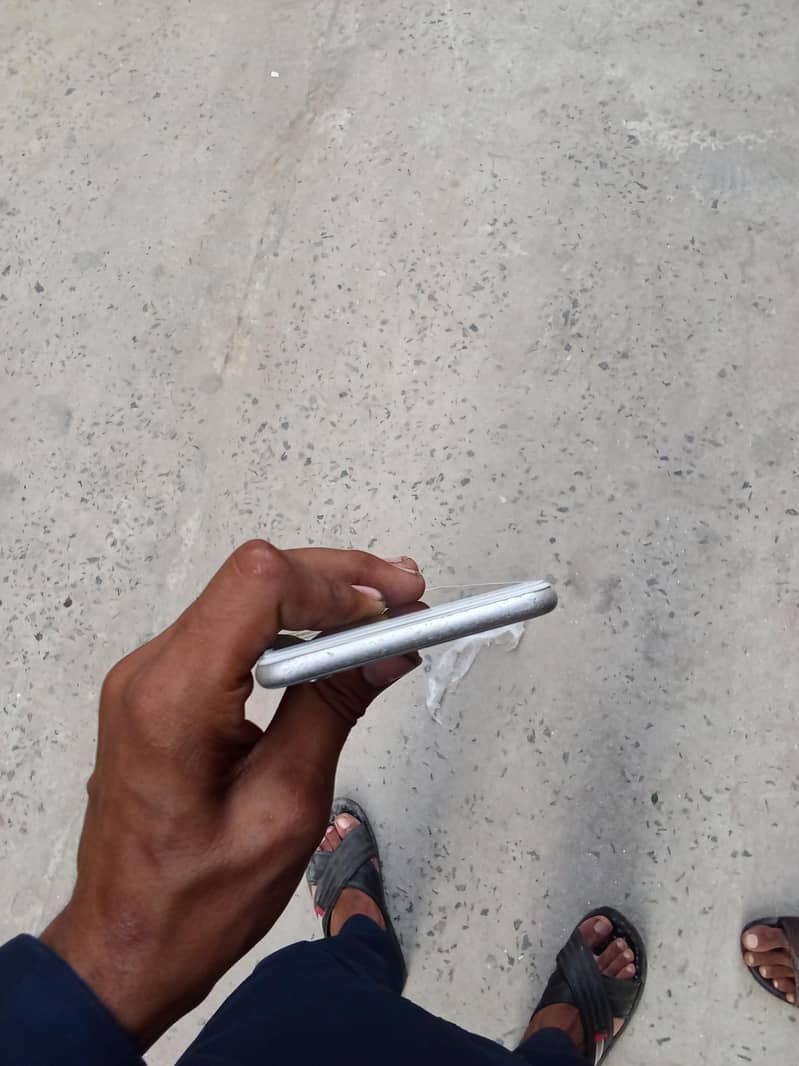 Apple iPhone 6 Plus 4