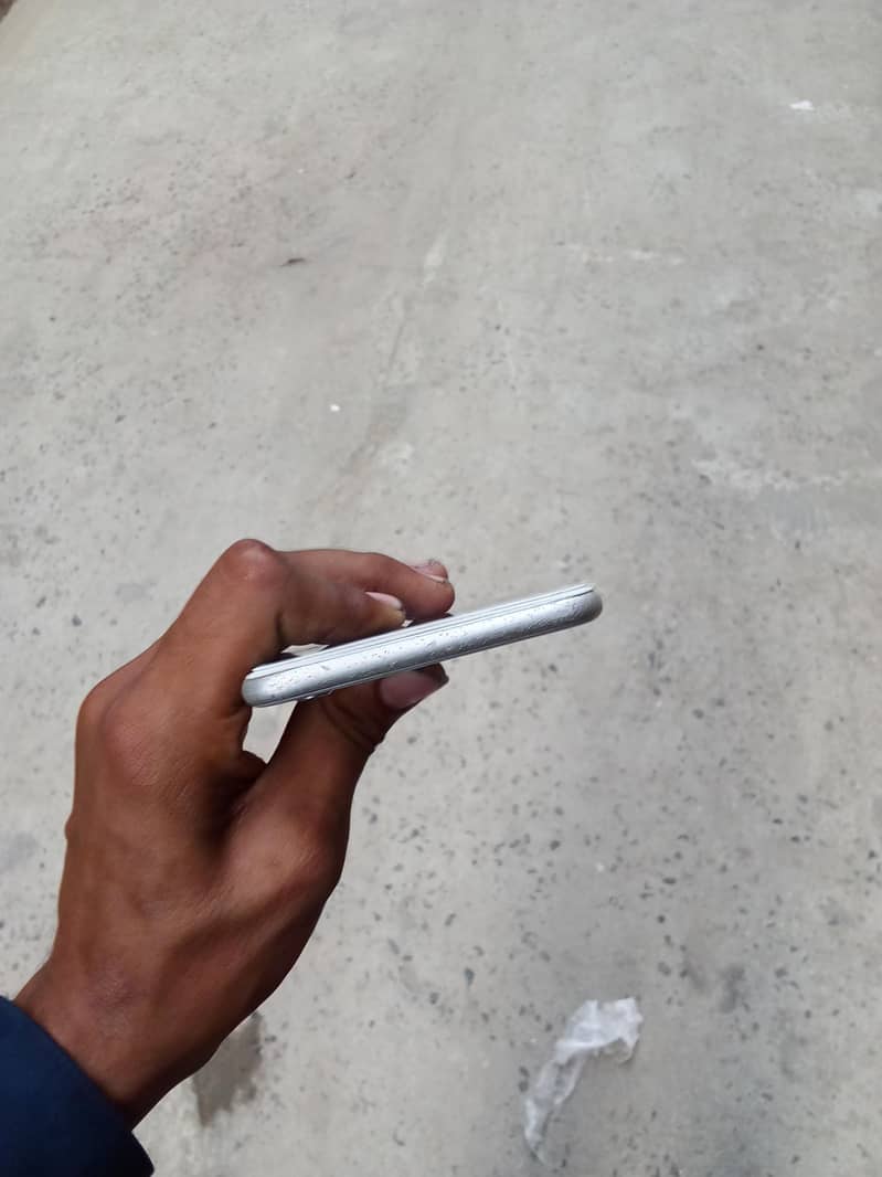 Apple iPhone 6 Plus 5