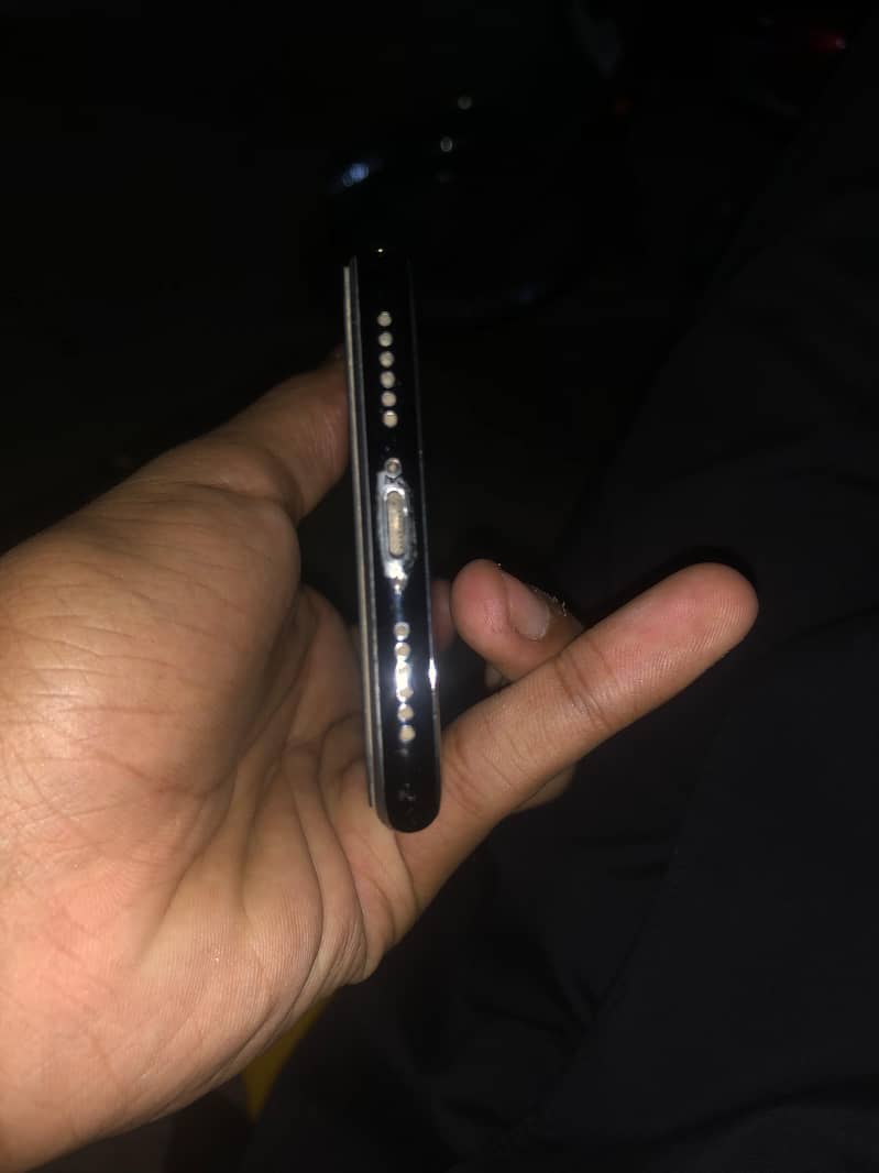 Apple iPhone X 5