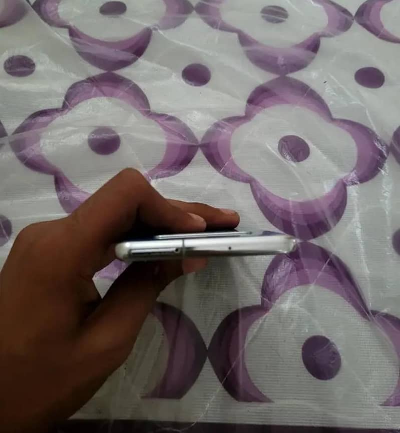 Samsung Mobile Note 10 Plus 3
