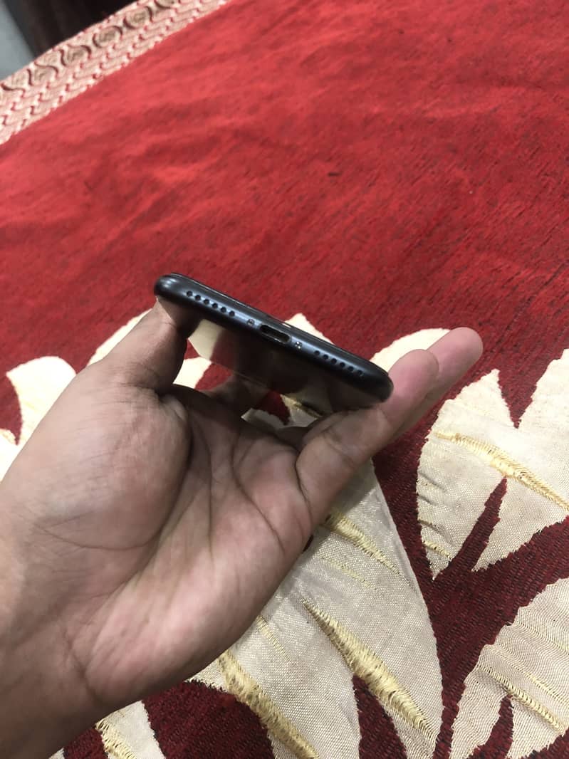Apple iPhone 7 3