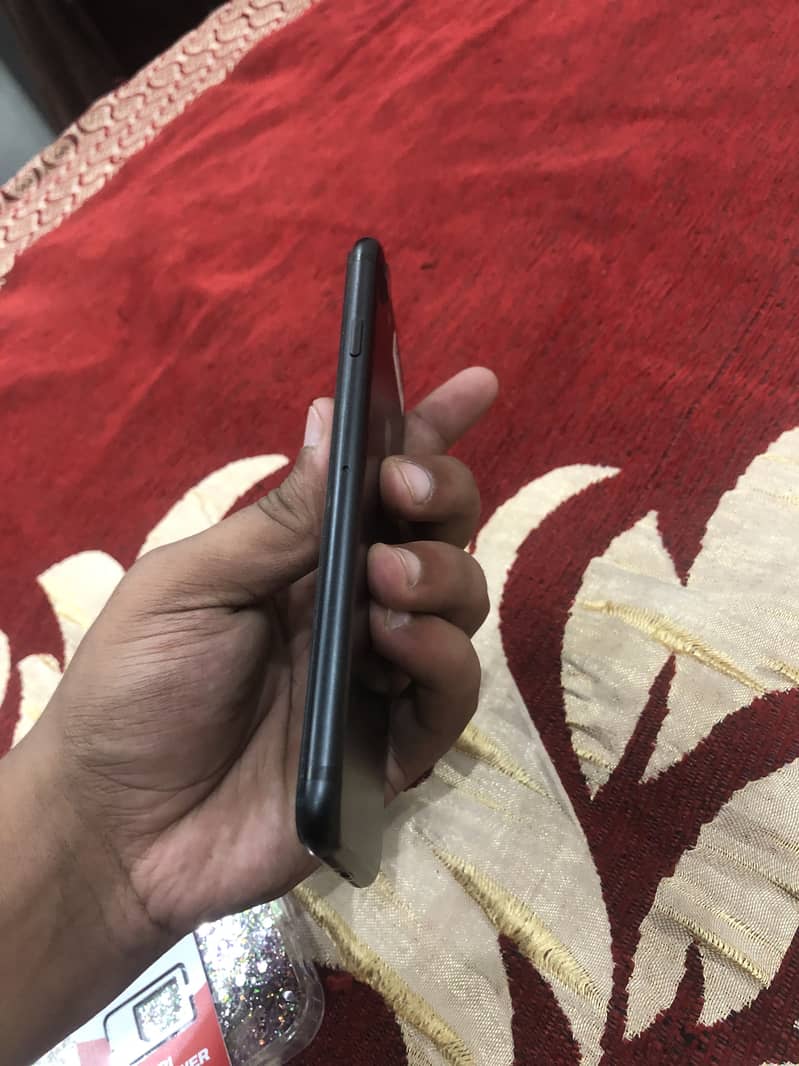 Apple iPhone 7 4