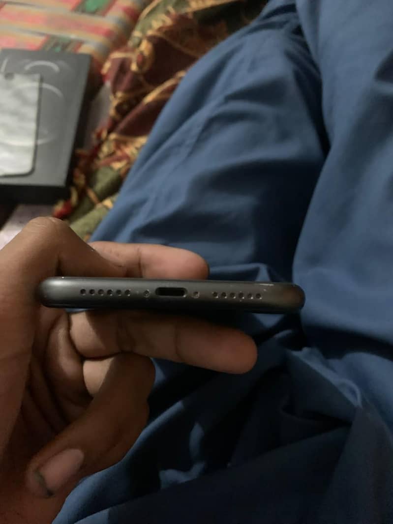 Apple iPhone 11 3