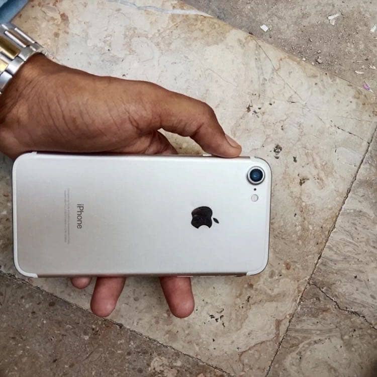 Apple iPhone 7 1
