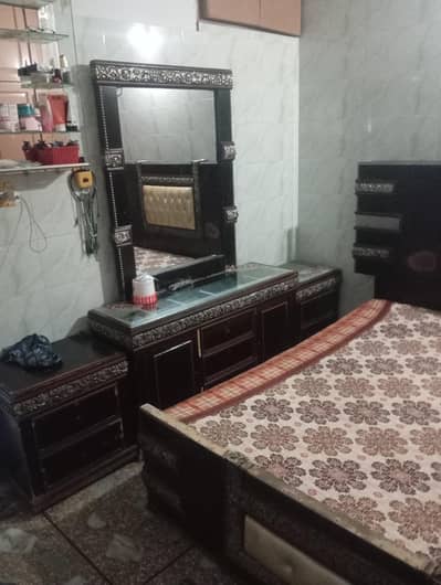 bed with mettress