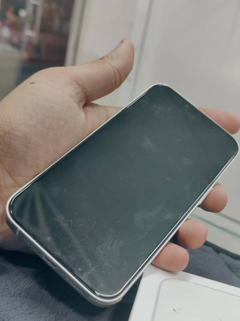 Apple iPhone 13 1