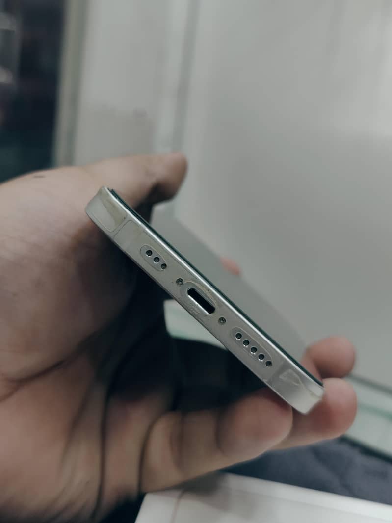 Apple iPhone 13 2