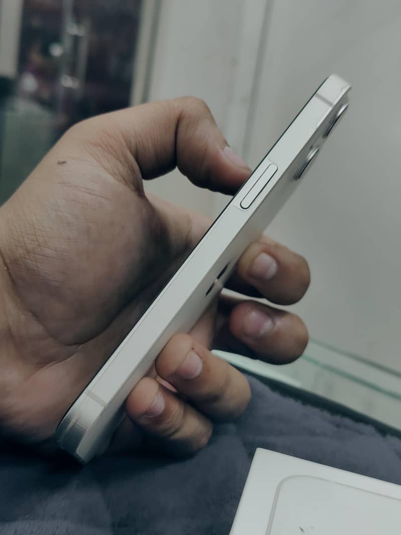 Apple iPhone 13 4