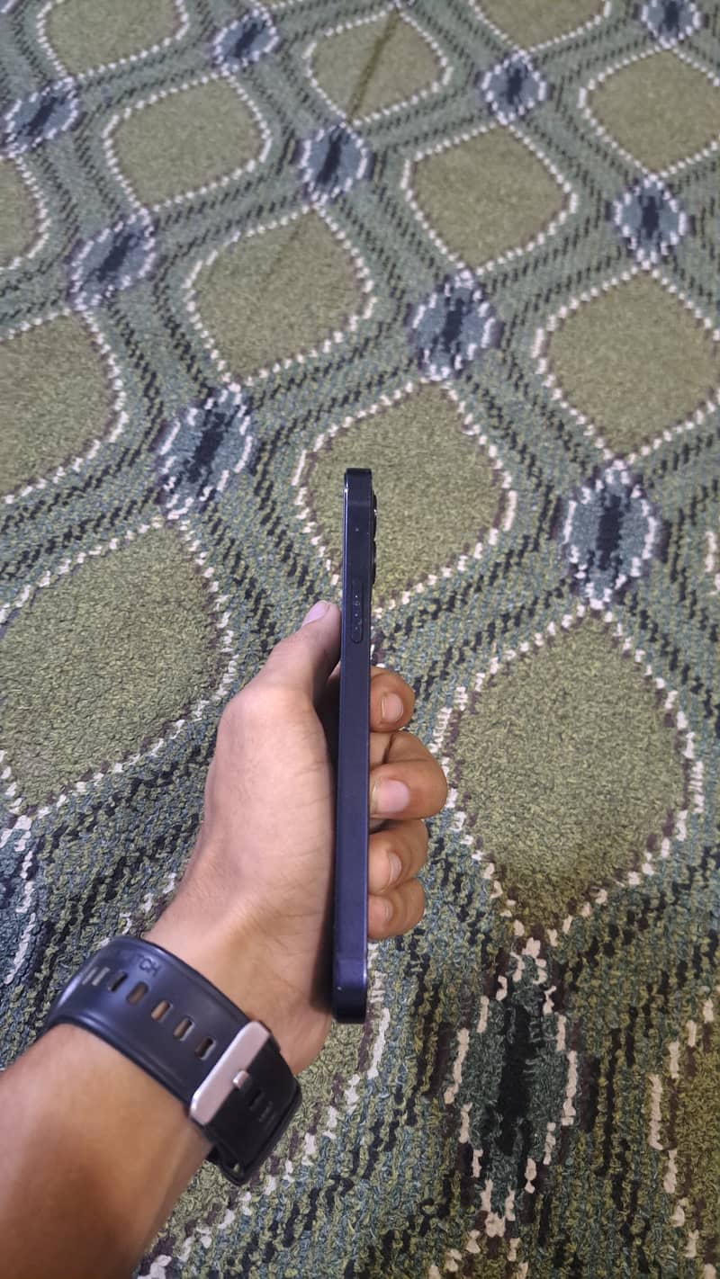 Apple iPhone 12 3