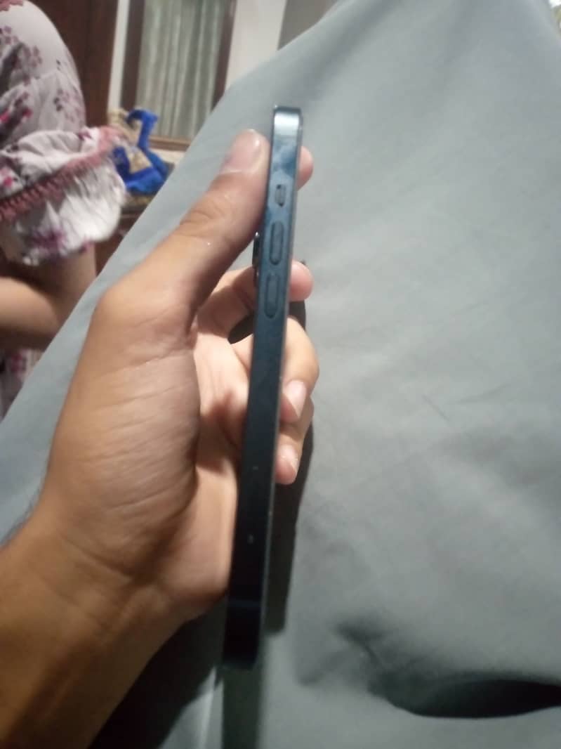Apple iPhone 13 3