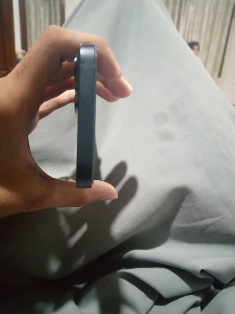 Apple iPhone 13 7