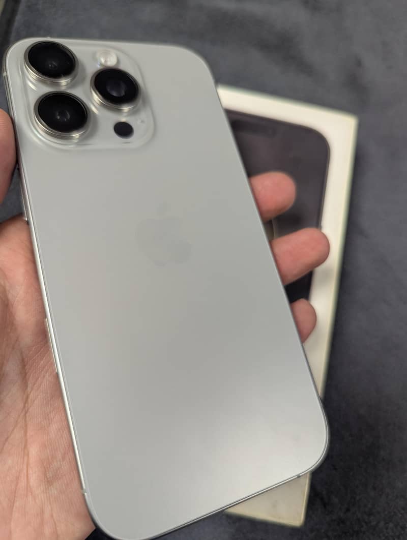Apple iPhone 16 Pro 1