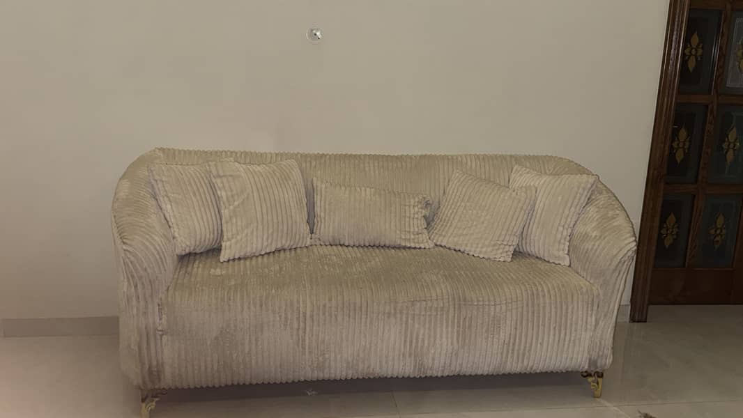White shade sofa 0