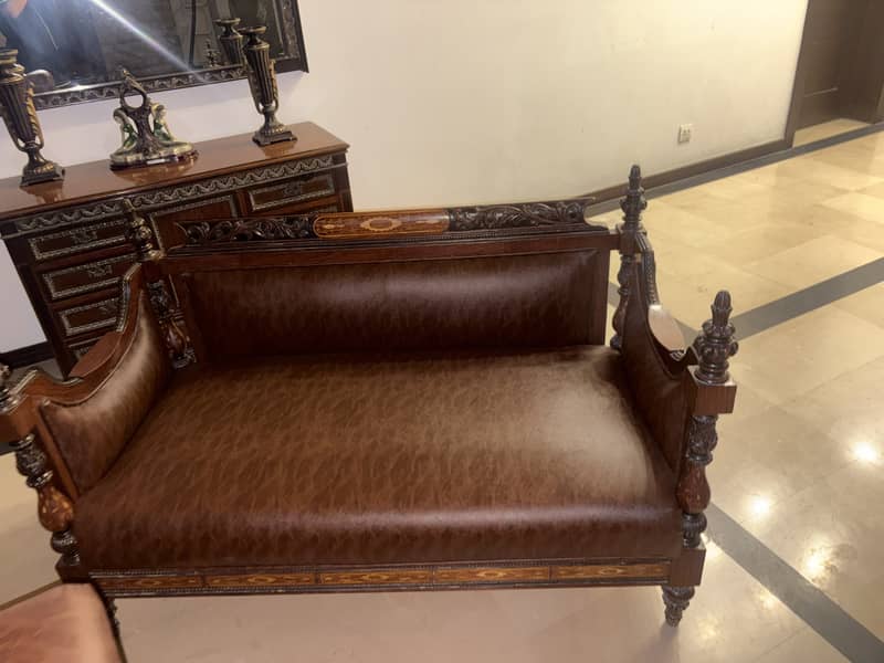 Leather sofa 0