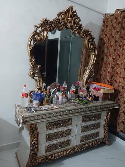 Dressing table