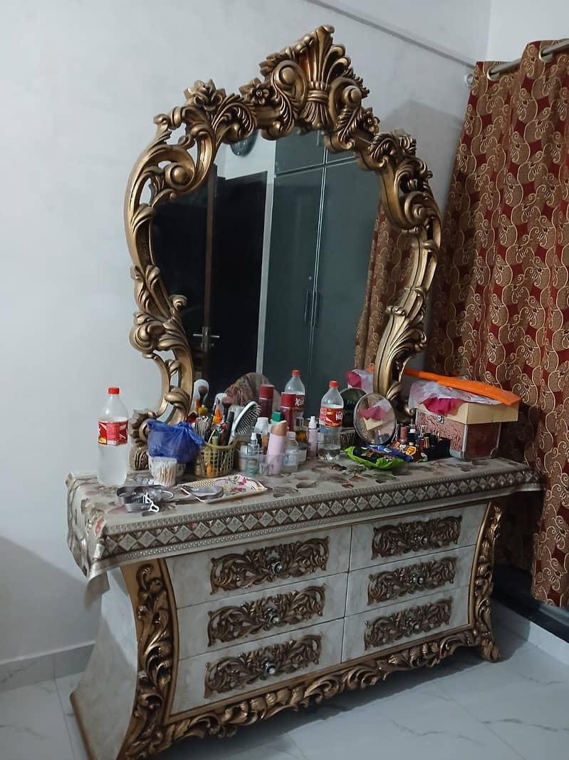 Dressing table 0