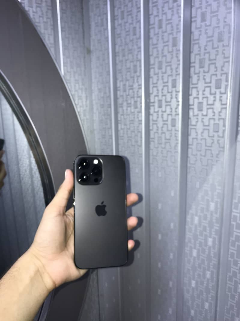 Apple iPhone 14 Pro Max 1
