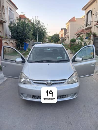 Toyota Platz 2004