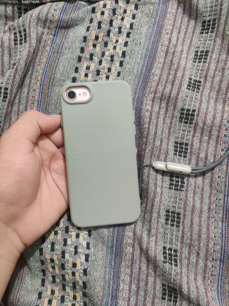 Apple iPhone 7 0