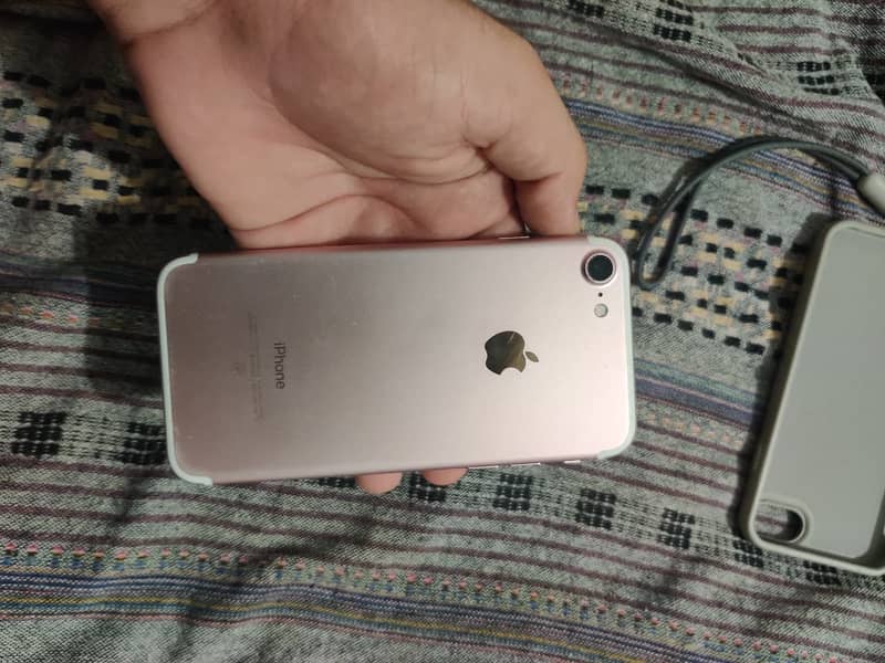 Apple iPhone 7 3