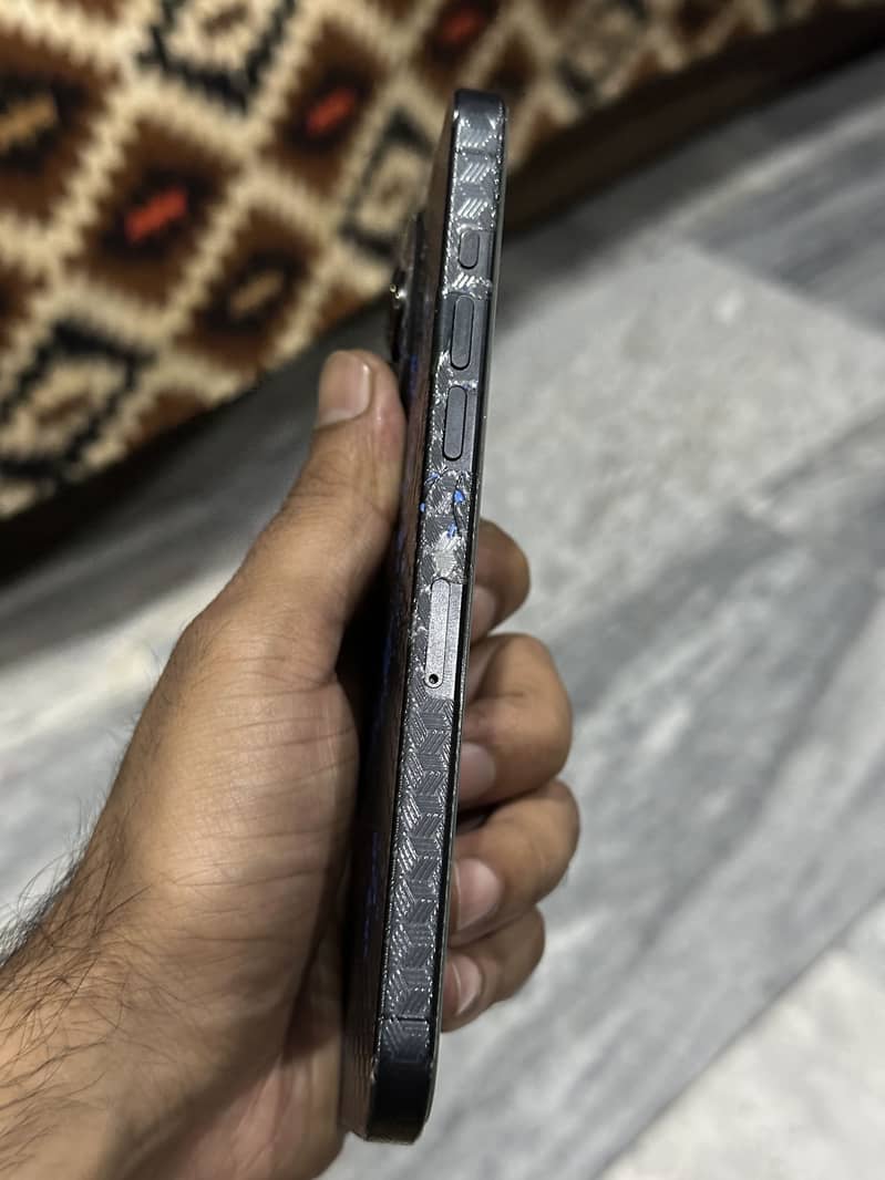 Apple iPhone 15 Pro Max 3