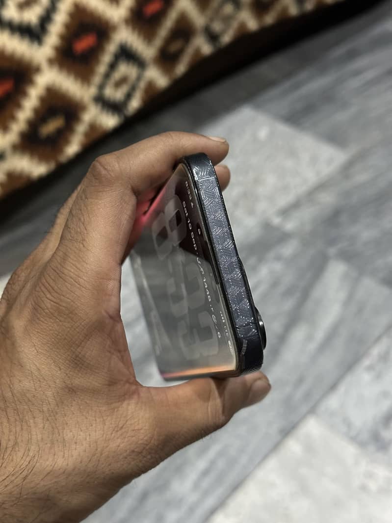 Apple iPhone 15 Pro Max 6