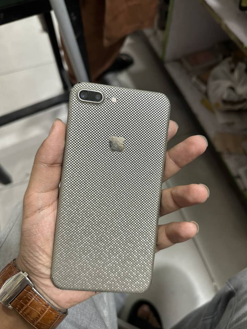 Apple iPhone 7 Plus 0