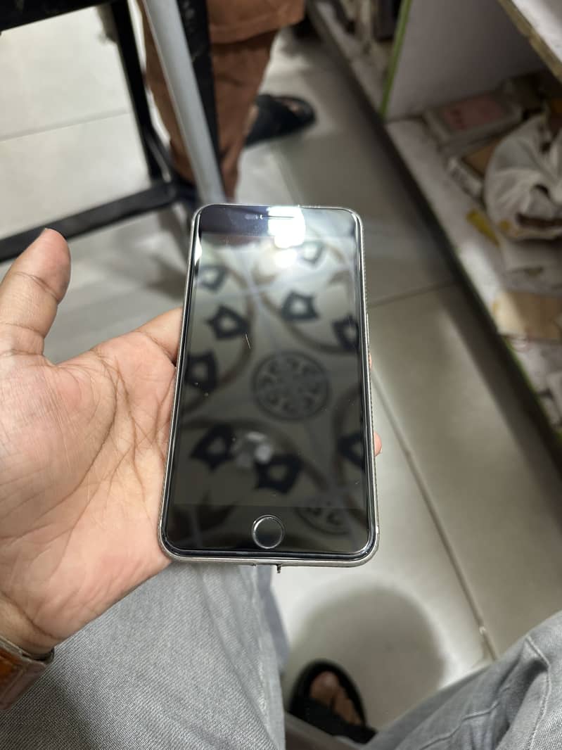 Apple iPhone 7 Plus 1