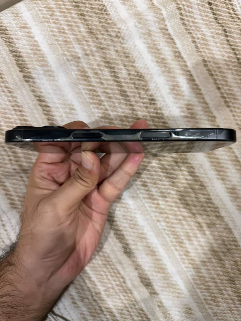 Apple iPhone 16 0