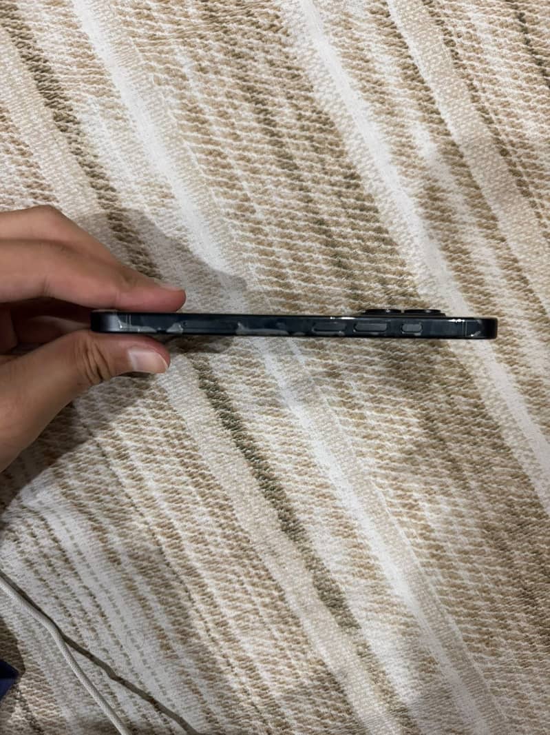 Apple iPhone 16 1