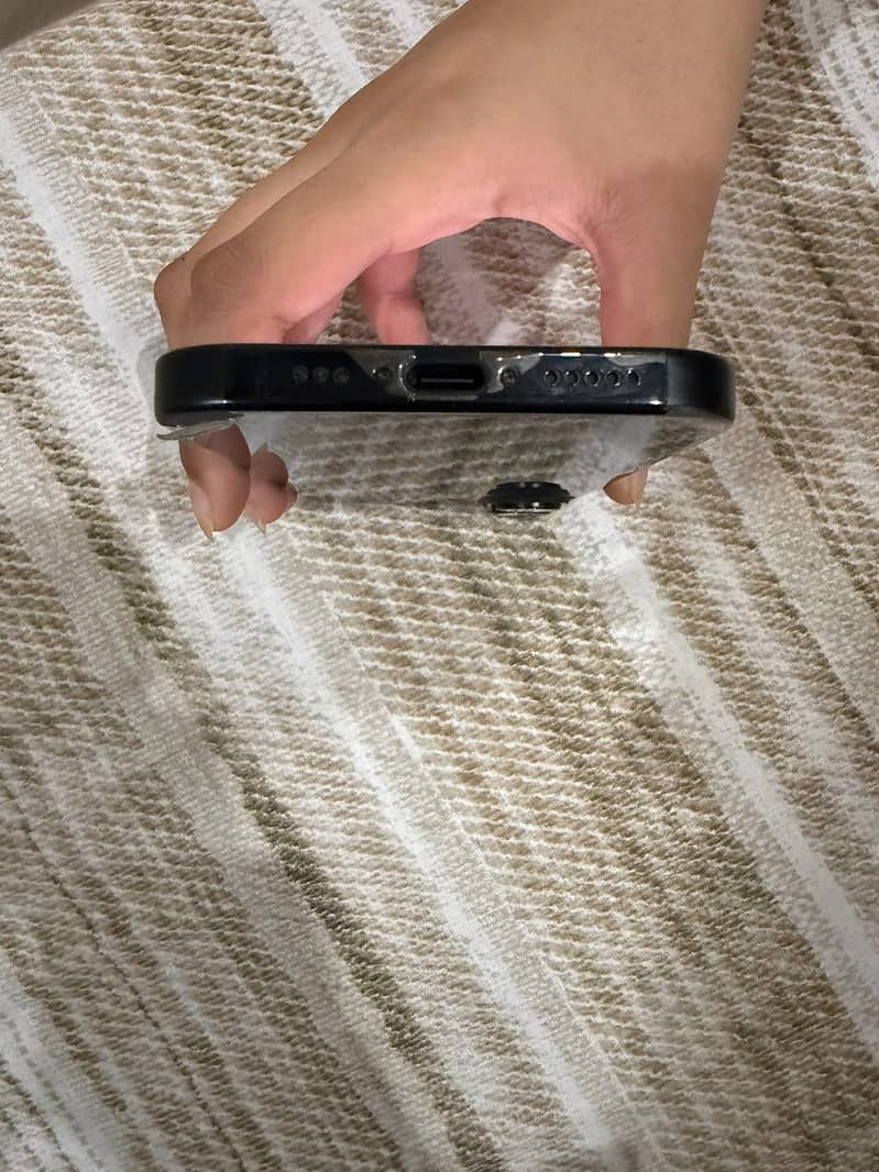 Apple iPhone 16 2