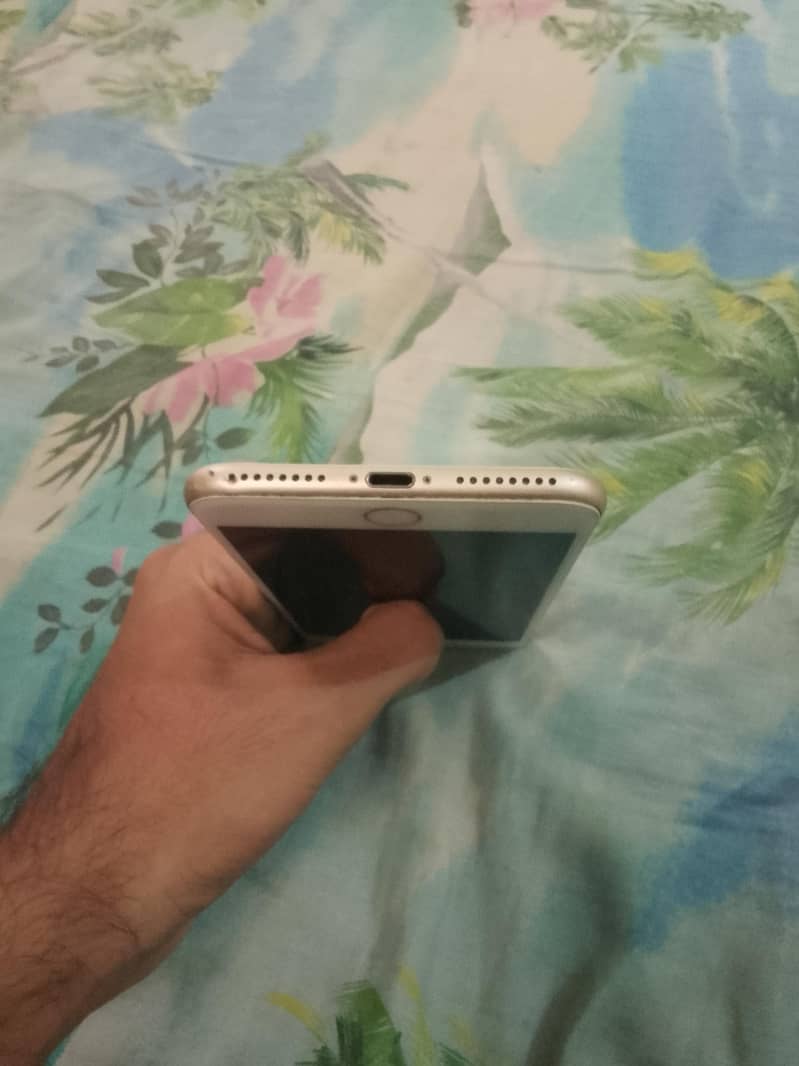 Apple iPhone 7 Plus 4