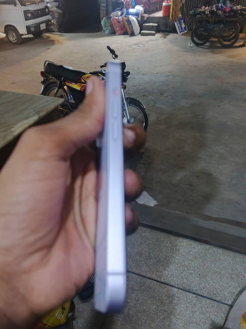 Apple iPhone 14 3