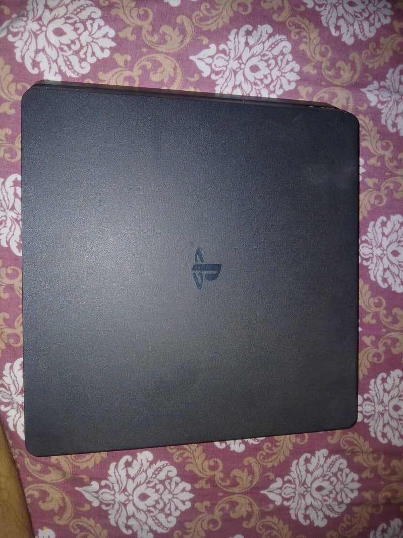 ps4 slim 1