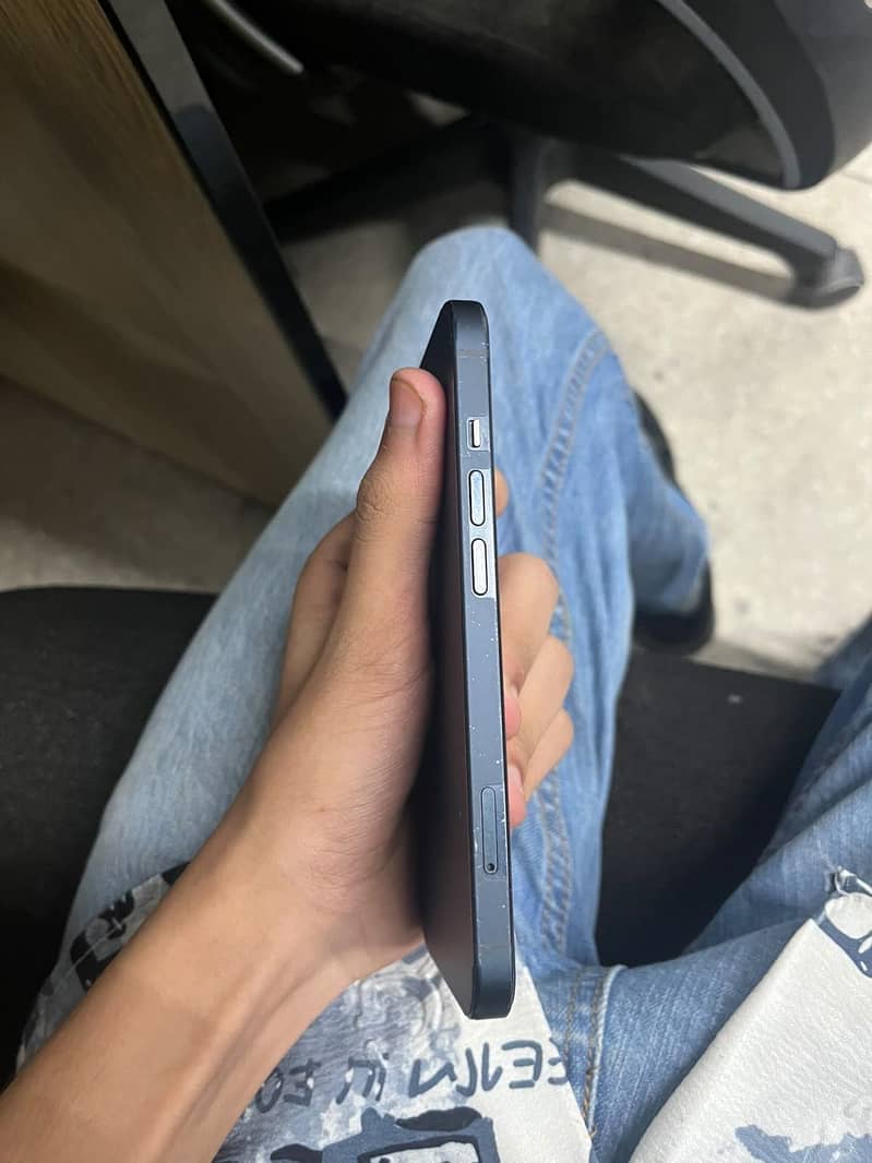 Apple iPhone 13 5