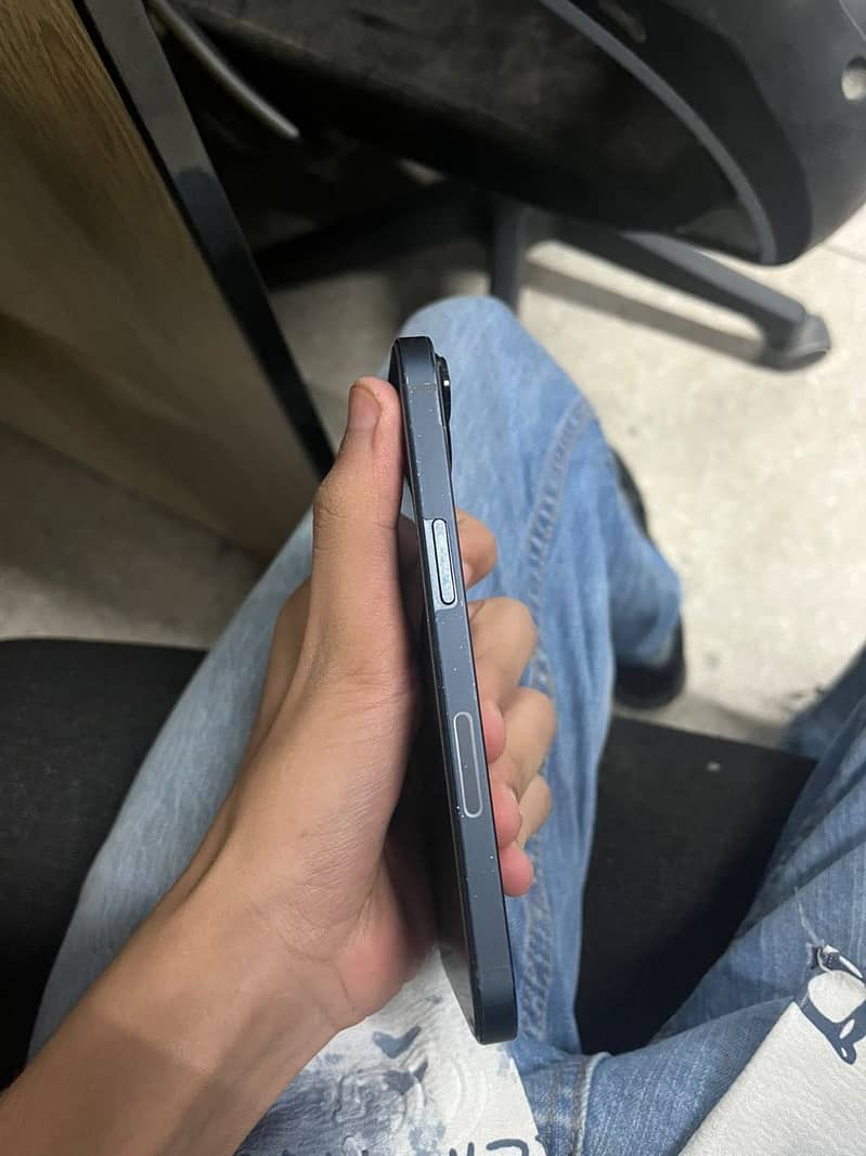 Apple iPhone 13 6