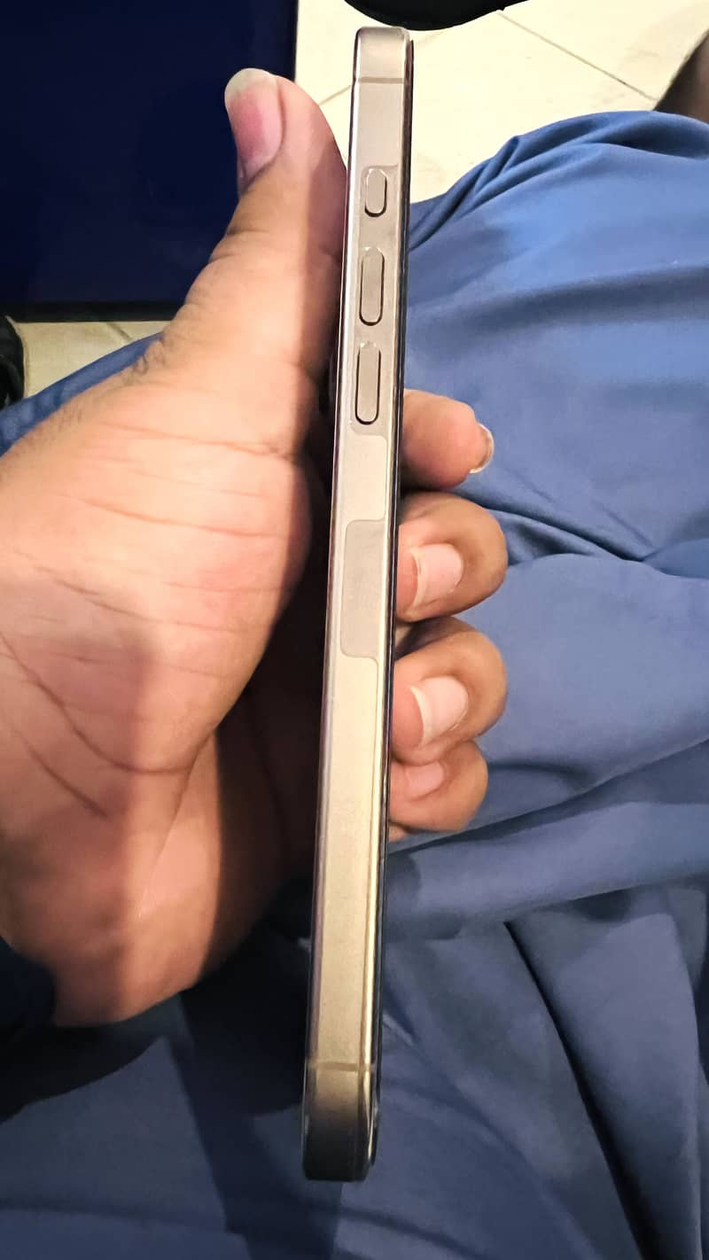 Apple iPhone 16 Pro Max 3