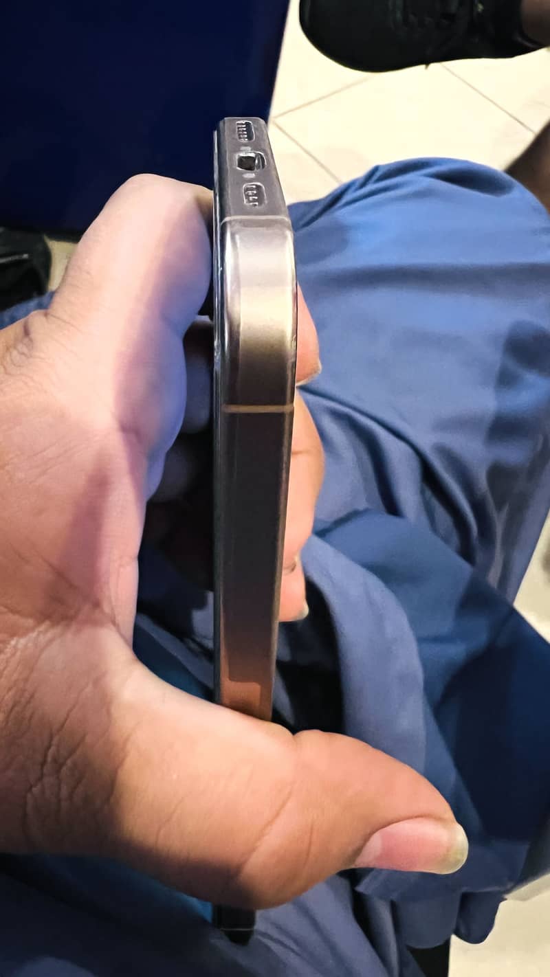 Apple iPhone 16 Pro Max 7