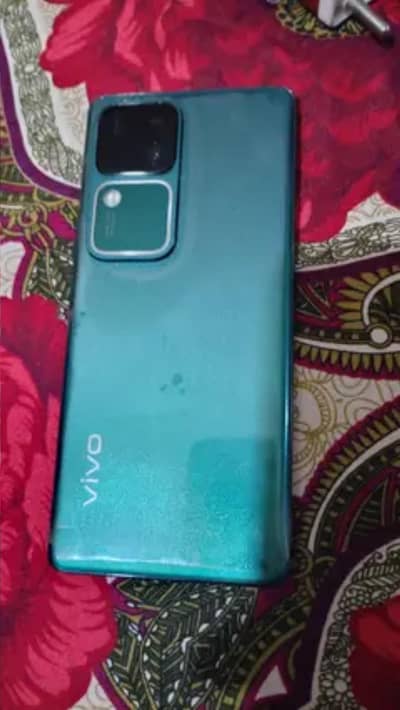 Vivo V30